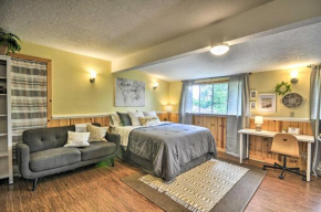 Cozy Studio with Deck - 9 Mi to Dtwn Portland!